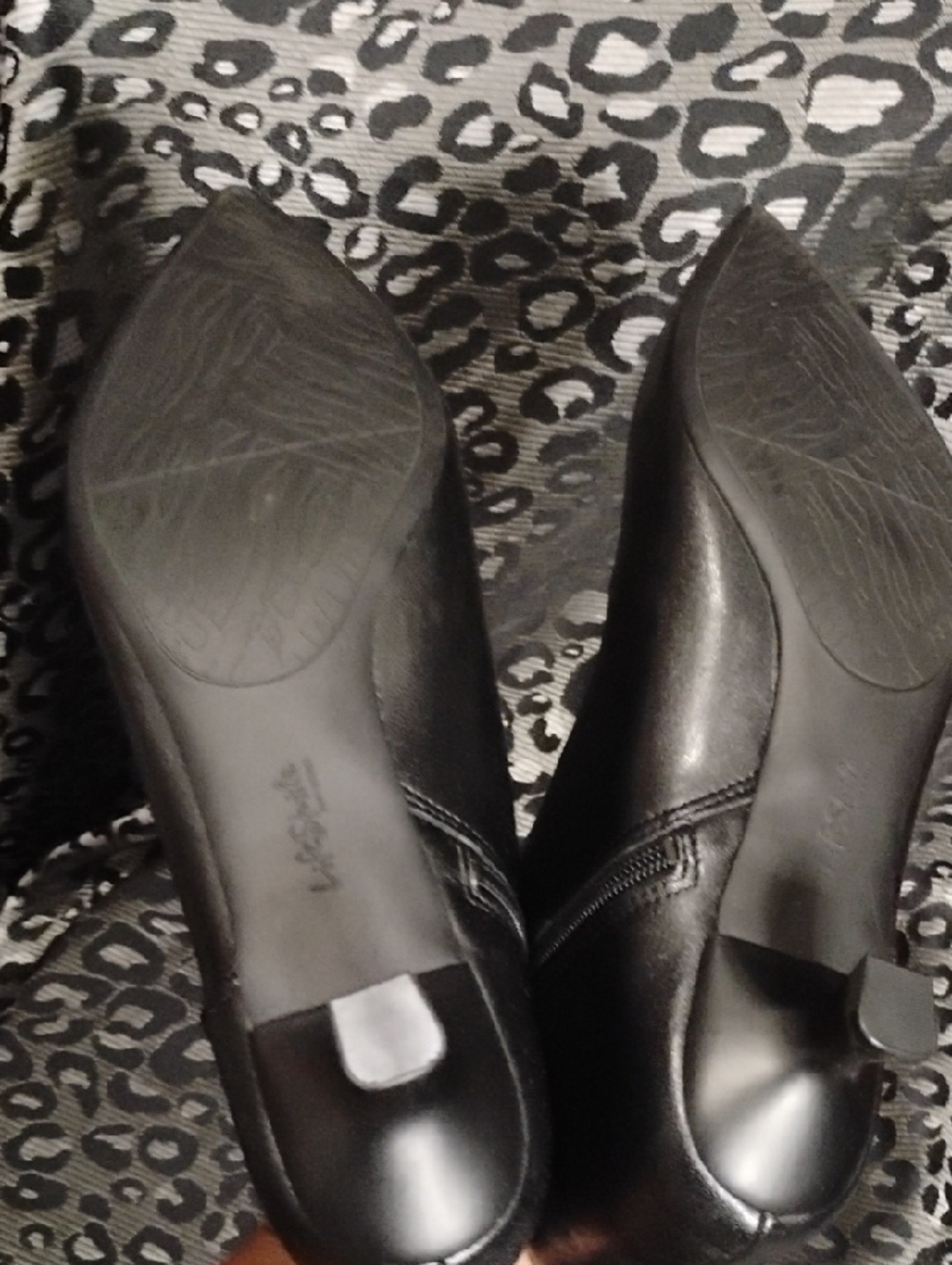 Life Stride Black Pointed Toe Ankle Booties NIB - Picture 6 of 6